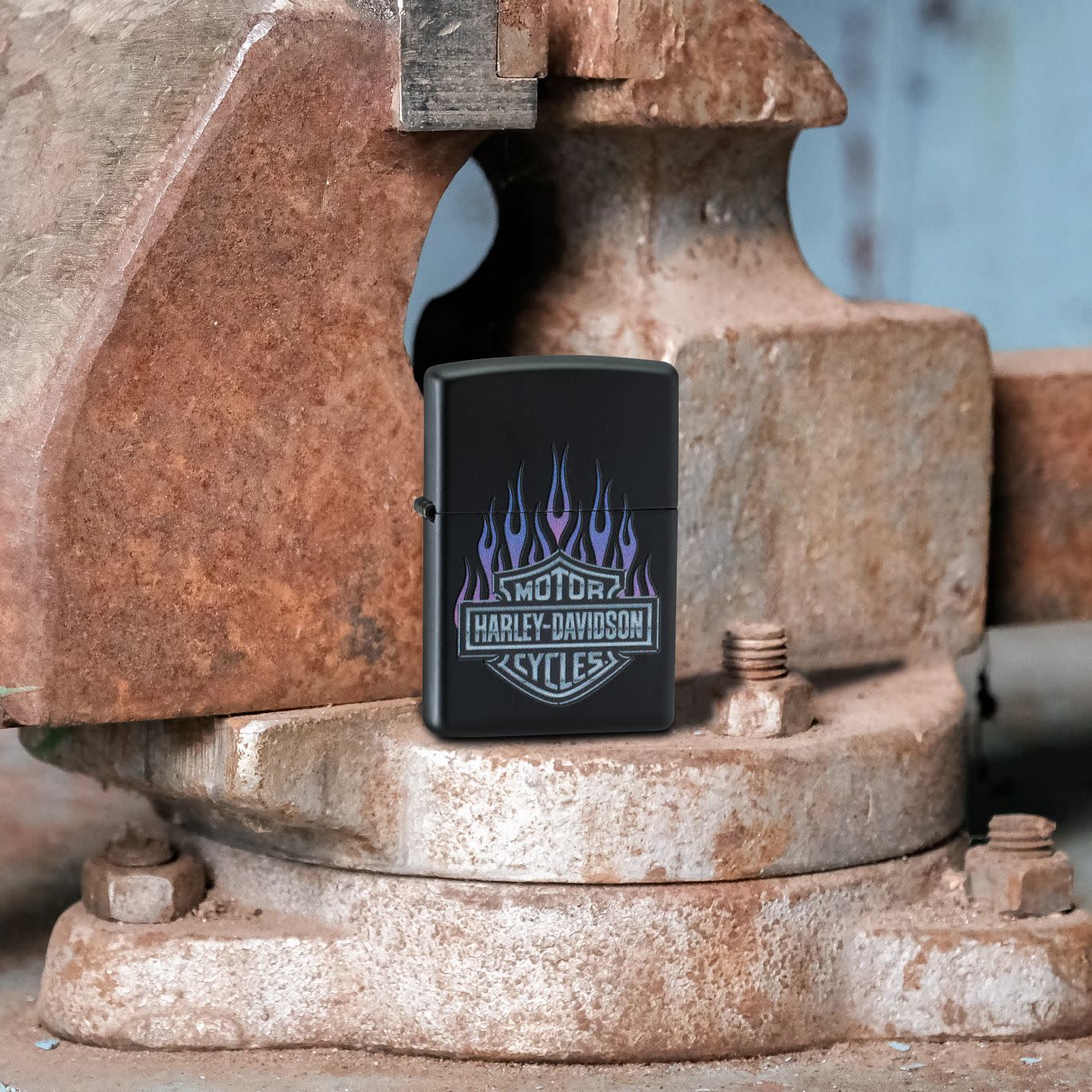 Alternative view of Harley-Davidson Purple Flames Design