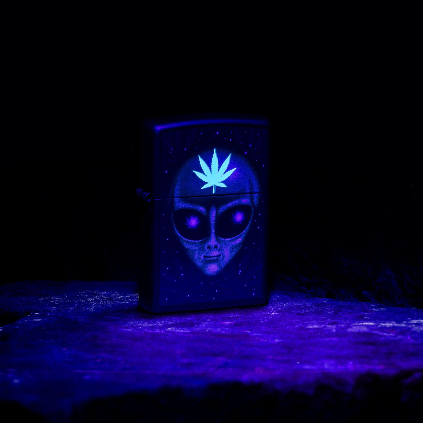 Alternative view of Alien Leaf Design