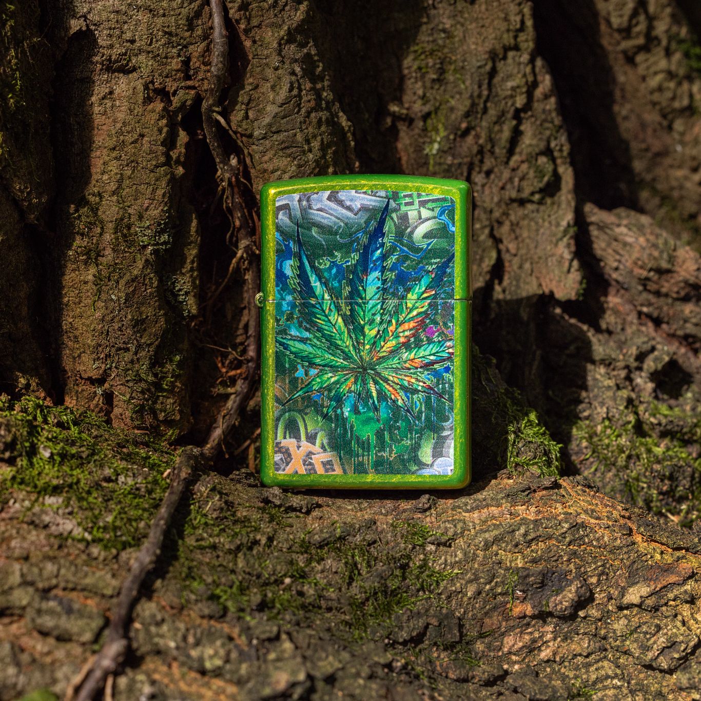 Alternative view of Graffiti Leaf Design